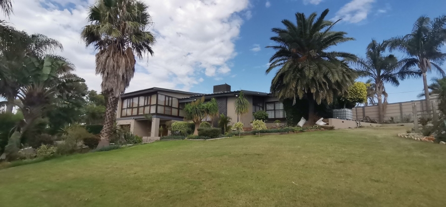 4 Bedroom Property for Sale in Bothasrus Eastern Cape